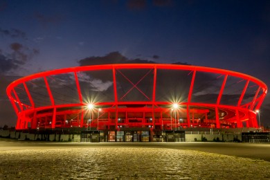 Stadion Śląski podświetlony na czerwono. fot. Tomasz Żak / UMWS 